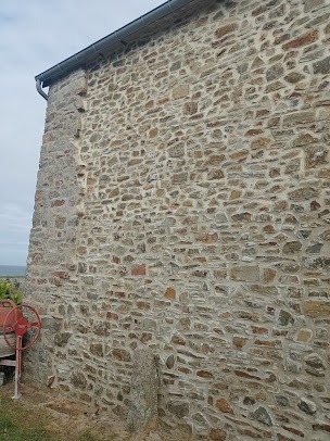 Façade pierre rénovée par Hochet Myl'Ho Rénov